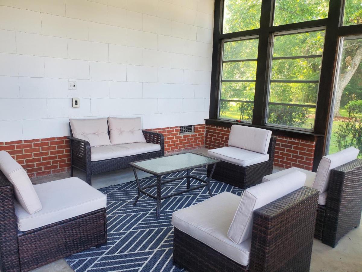 Spacious Centrally Located 3 Bed 2 Bath - Sleeps 8 蒙哥马利 外观 照片