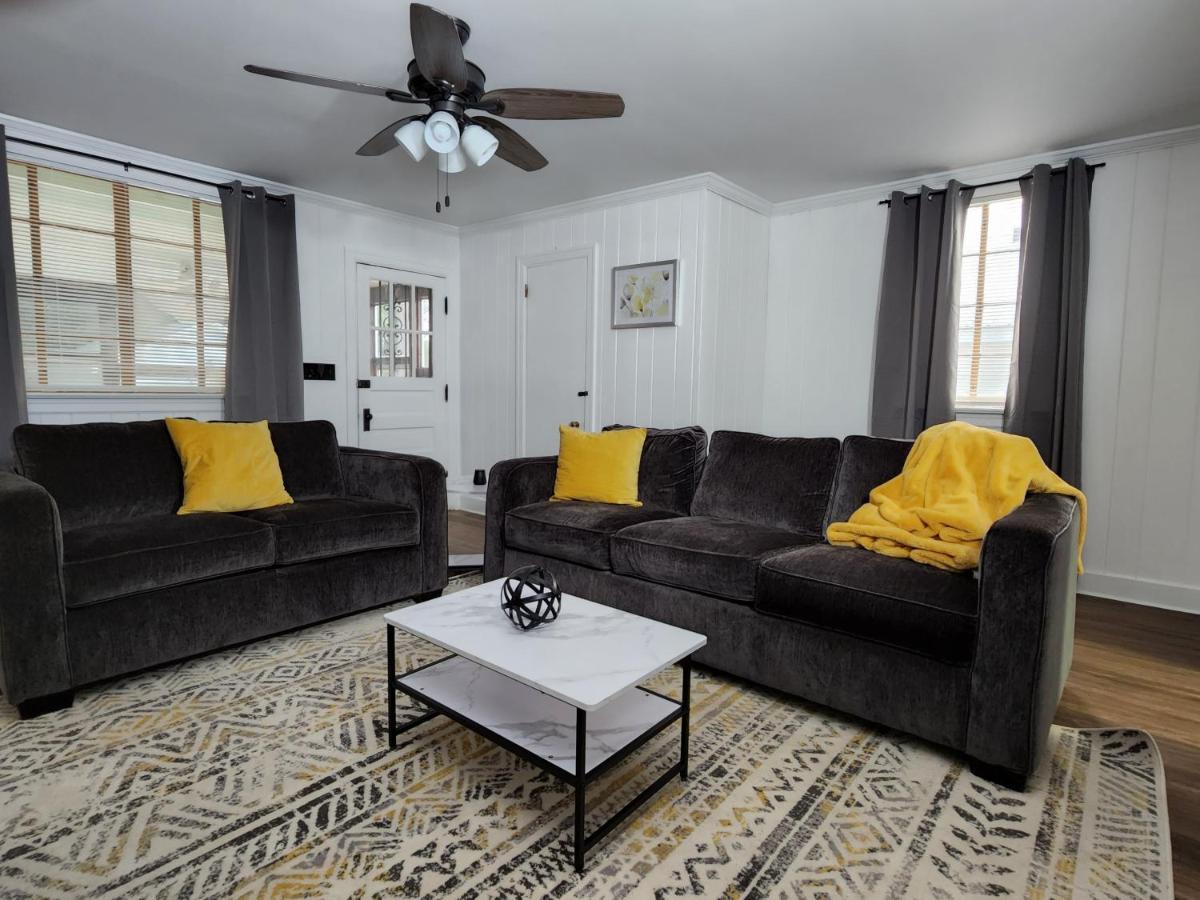 Spacious Centrally Located 3 Bed 2 Bath - Sleeps 8 蒙哥马利 外观 照片