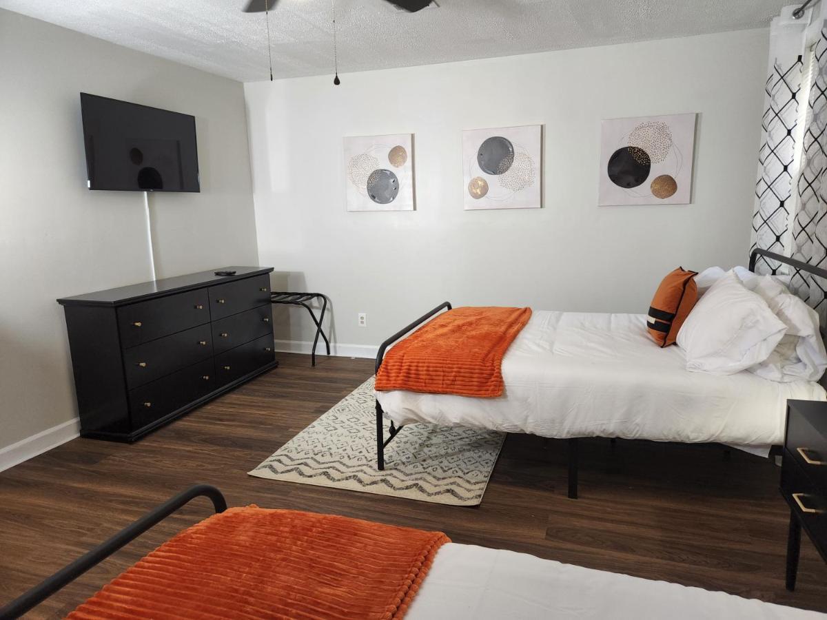 Spacious Centrally Located 3 Bed 2 Bath - Sleeps 8 蒙哥马利 外观 照片