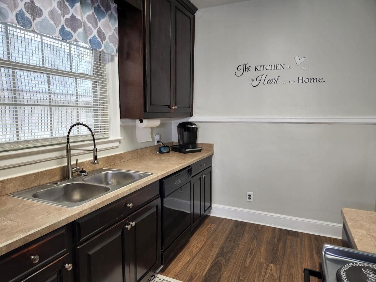 Spacious Centrally Located 3 Bed 2 Bath - Sleeps 8 蒙哥马利 外观 照片