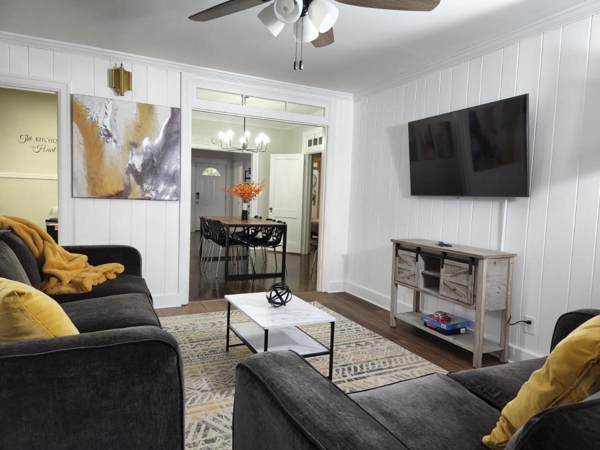 Spacious Centrally Located 3 Bed 2 Bath - Sleeps 8 蒙哥马利 外观 照片