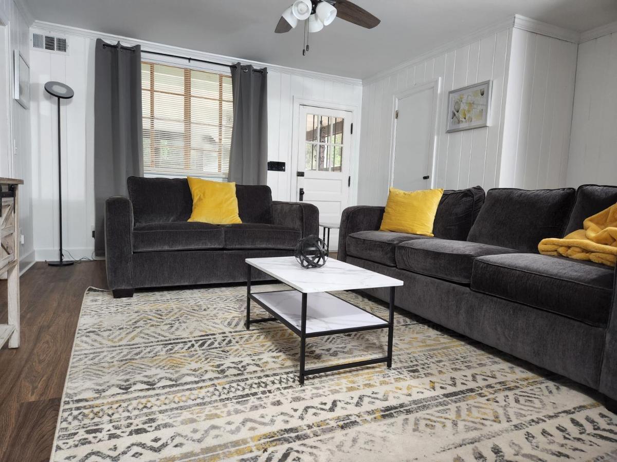 Spacious Centrally Located 3 Bed 2 Bath - Sleeps 8 蒙哥马利 外观 照片